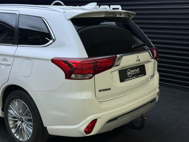 mitsubishi-outlander-elektrisitetbensin-2019-big-5