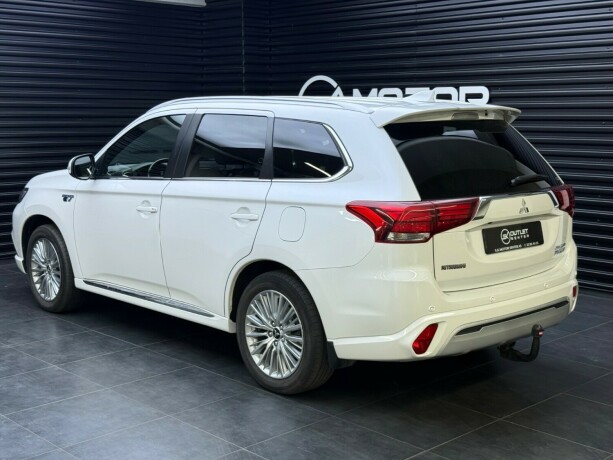 mitsubishi-outlander-elektrisitetbensin-2019-big-1