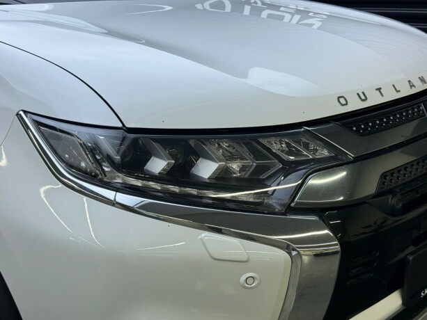 mitsubishi-outlander-elektrisitetbensin-2019-big-3