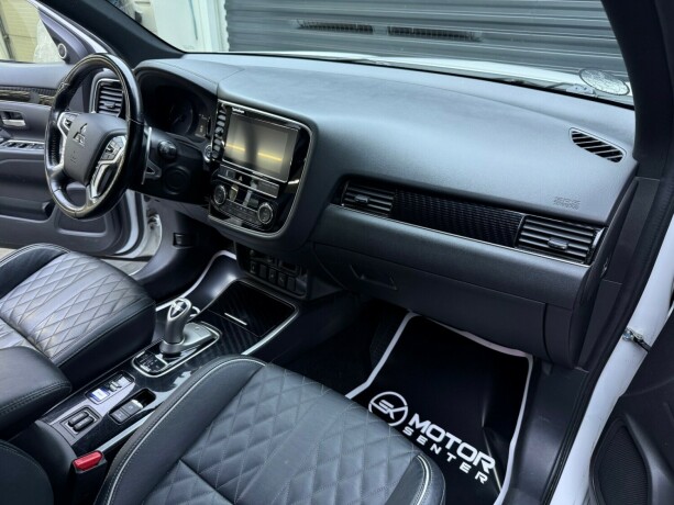 mitsubishi-outlander-elektrisitetbensin-2019-big-10