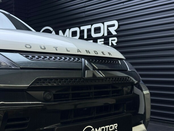 mitsubishi-outlander-elektrisitetbensin-2019-big-4