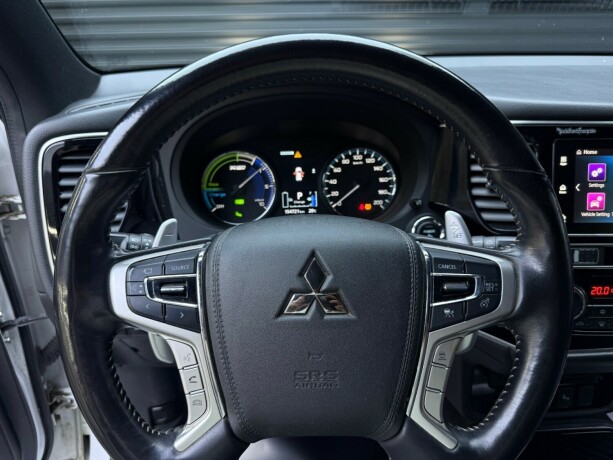 mitsubishi-outlander-elektrisitetbensin-2019-big-12
