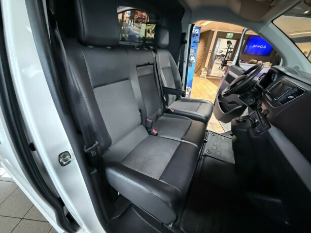 peugeot-expert-diesel-2022-big-23