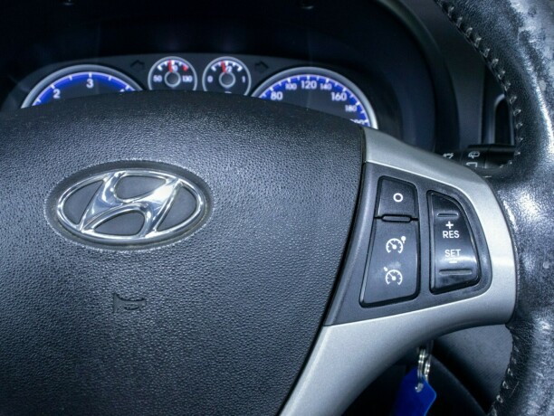 hyundai-i30-diesel-2012-big-24