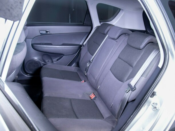 hyundai-i30-diesel-2012-big-41