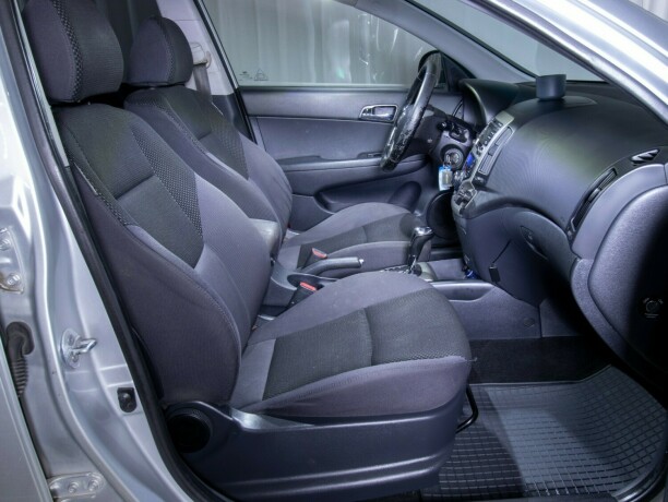 hyundai-i30-diesel-2012-big-43