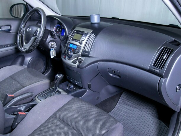 hyundai-i30-diesel-2012-big-42