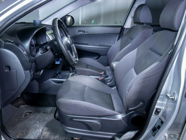 hyundai-i30-diesel-2012-big-38
