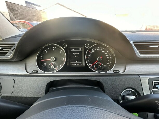 volkswagen-passat-diesel-2013-big-10
