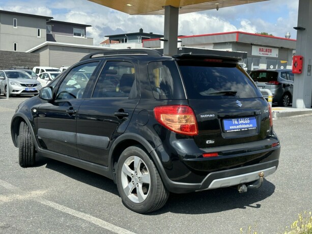 suzuki-sx4-bensin-2011-big-4