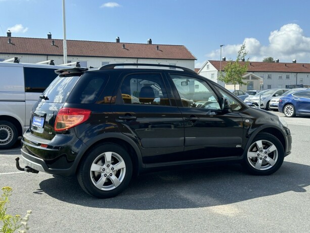 suzuki-sx4-bensin-2011-big-2