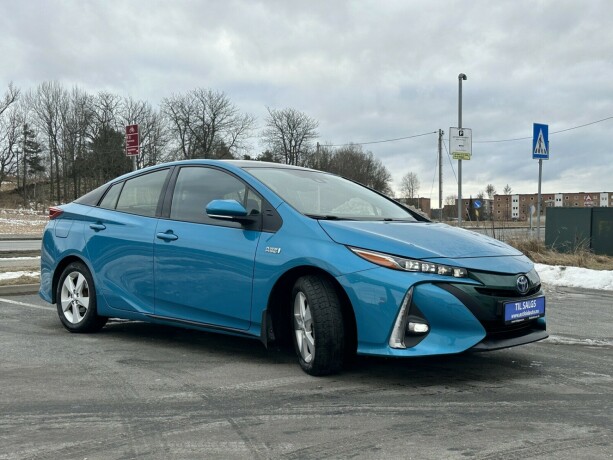 toyota-prius-elektrisitetbensin-2017-big-2