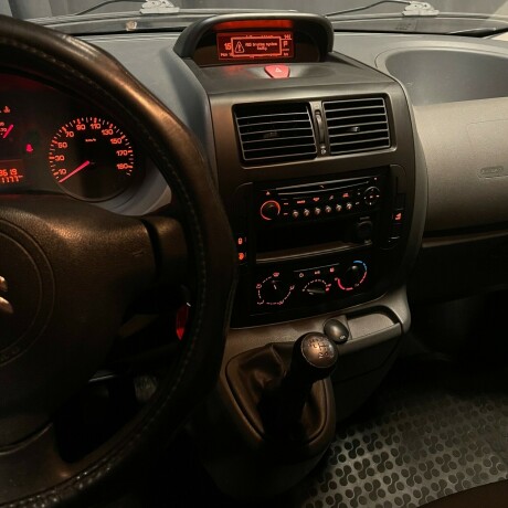 citroen-jumpy-diesel-2013-big-24