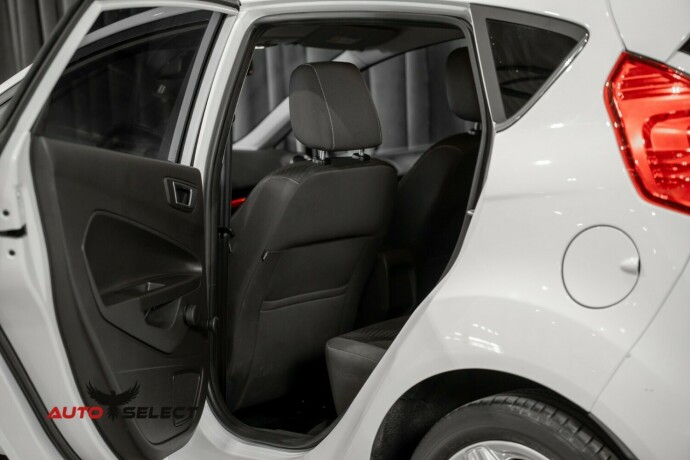 ford-fiesta-bensin-2013-big-17