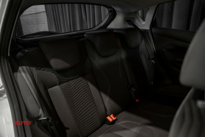 ford-fiesta-bensin-2013-big-13
