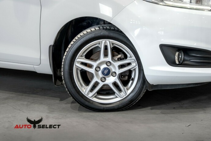 ford-fiesta-bensin-2013-big-2