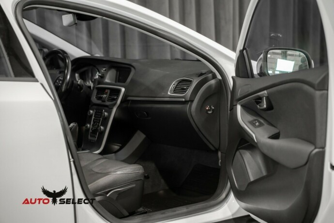 volvo-v40-cross-country-diesel-2014-big-16