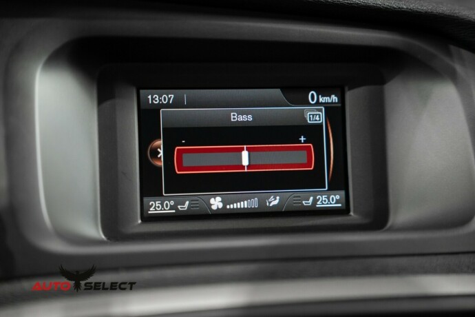 volvo-v40-cross-country-diesel-2014-big-32