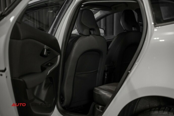 volvo-v40-cross-country-diesel-2014-big-14