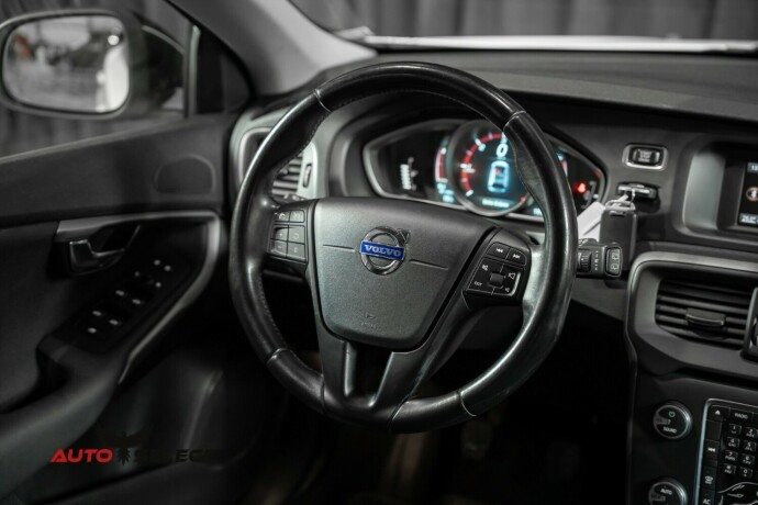 volvo-v40-cross-country-diesel-2014-big-23