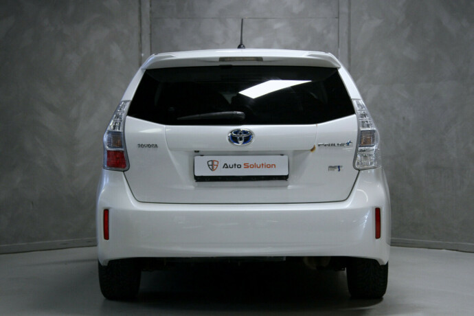 toyota-prius-bensin-2012-big-12