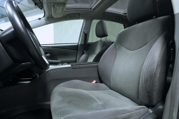 toyota-prius-bensin-2012-big-3