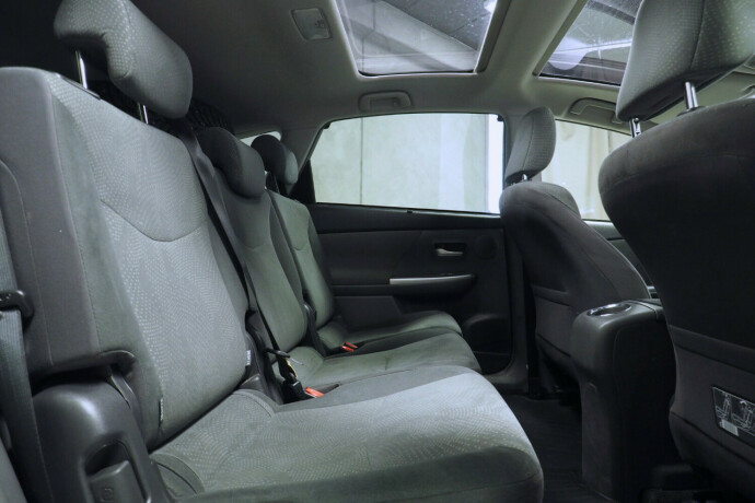 toyota-prius-bensin-2012-big-2