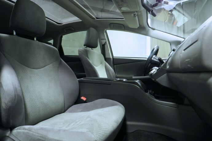 toyota-prius-bensin-2012-big-4