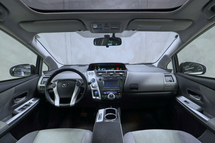 toyota-prius-bensin-2012-big-5