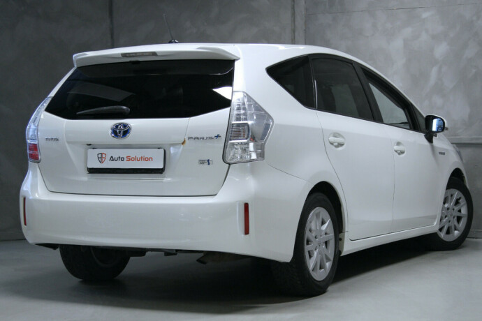 toyota-prius-bensin-2012-big-1
