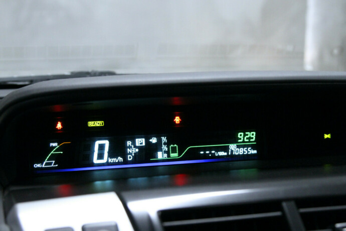 toyota-prius-bensin-2012-big-6