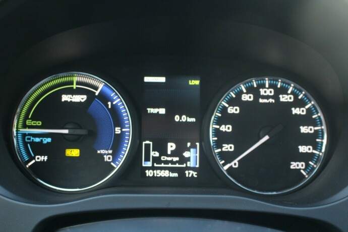 mitsubishi-outlander-elektrisitetbensin-2019-big-16