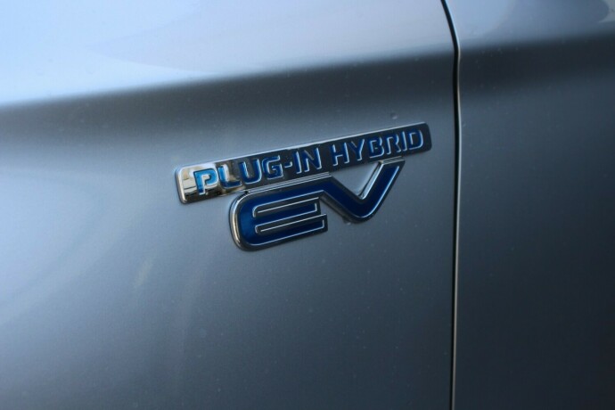 mitsubishi-outlander-elektrisitetbensin-2019-big-2