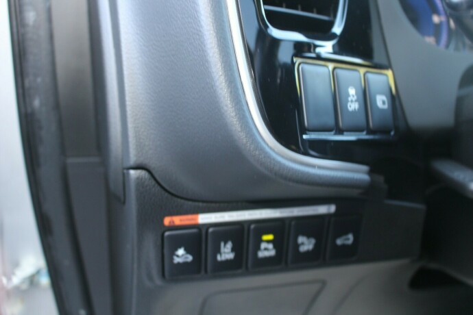 mitsubishi-outlander-elektrisitetbensin-2019-big-15