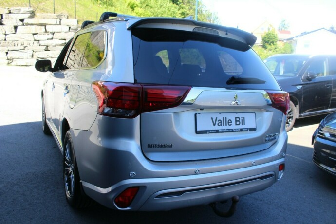 mitsubishi-outlander-elektrisitetbensin-2019-big-3