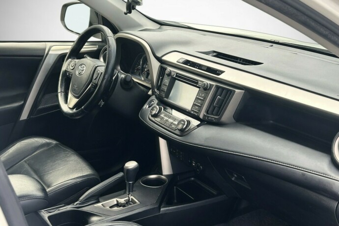 toyota-rav4-bensin-2014-big-9