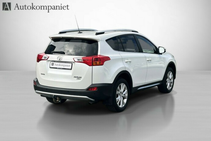 toyota-rav4-bensin-2014-big-3