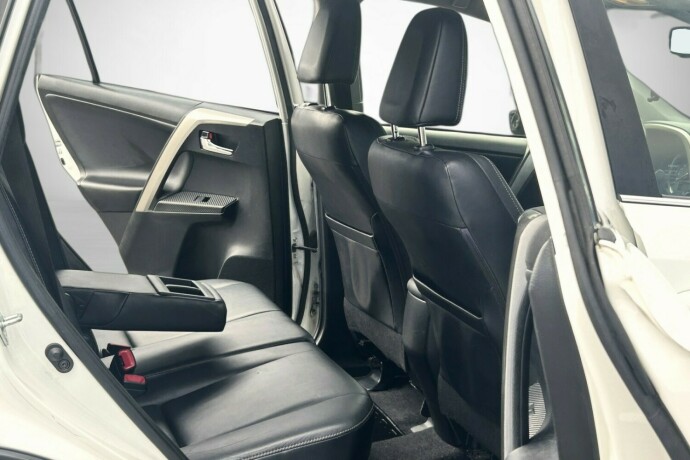 toyota-rav4-bensin-2014-big-14