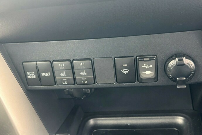 toyota-rav4-bensin-2014-big-13