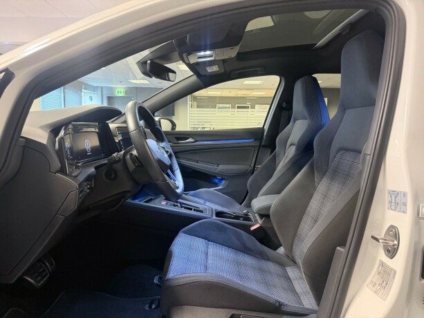 volkswagen-golf-plug-in-petrol-2021-big-21
