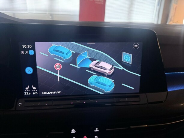 volkswagen-golf-plug-in-petrol-2021-big-35