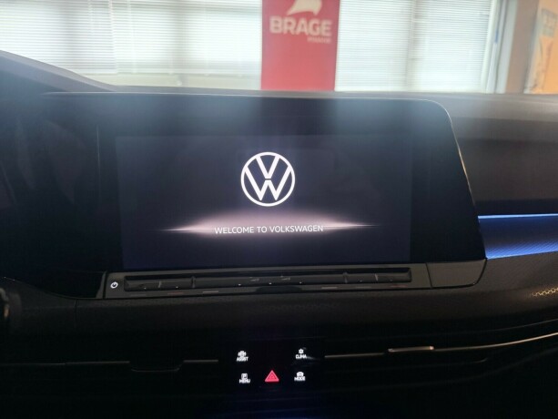 volkswagen-golf-plug-in-petrol-2021-big-27