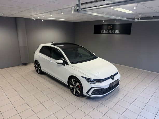 volkswagen-golf-plug-in-petrol-2021-big-1