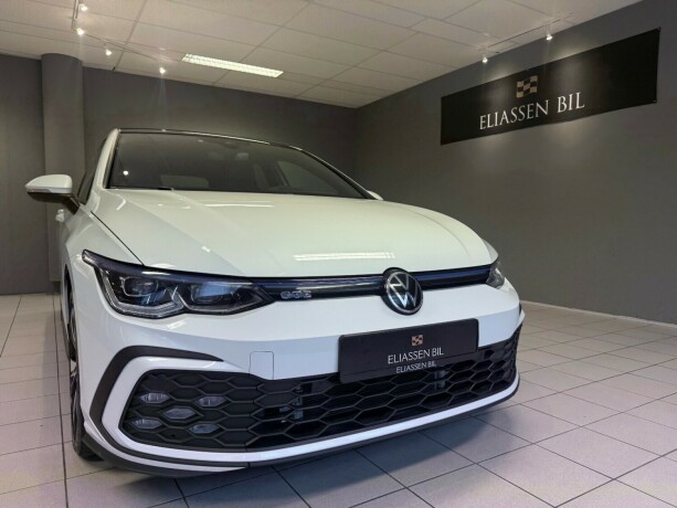 volkswagen-golf-plug-in-petrol-2021-big-9