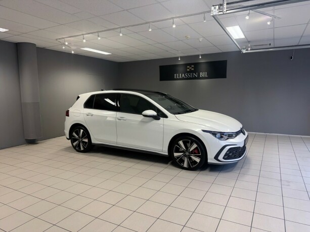 volkswagen-golf-plug-in-petrol-2021-big-2