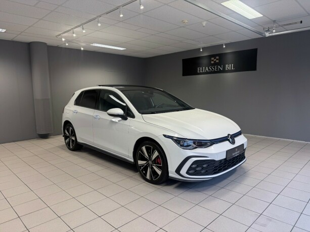 volkswagen-golf-plug-in-petrol-2021-big-0