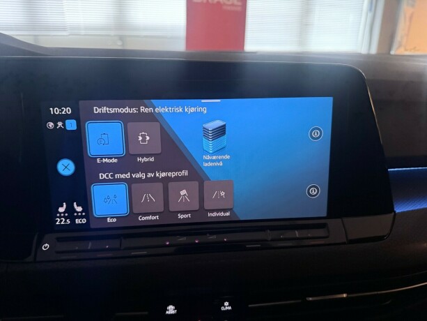 volkswagen-golf-plug-in-petrol-2021-big-34