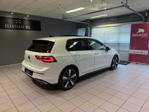 volkswagen-golf-plug-in-petrol-2021-big-4