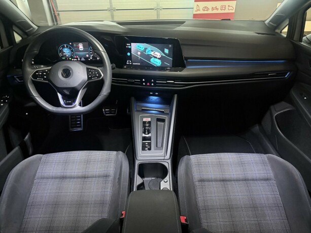 volkswagen-golf-plug-in-petrol-2021-big-36