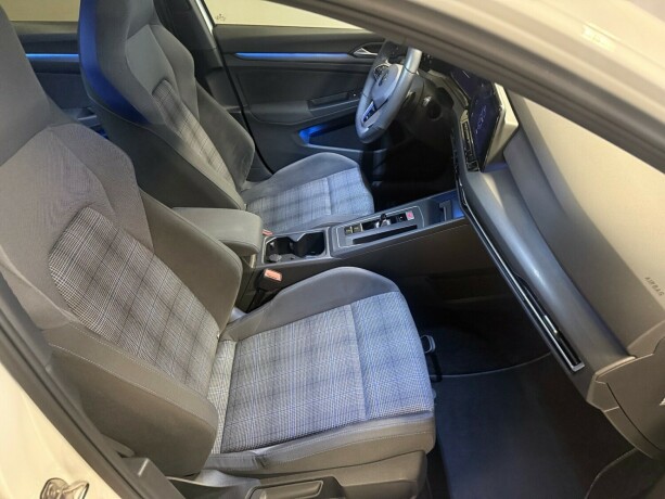 volkswagen-golf-plug-in-petrol-2021-big-16